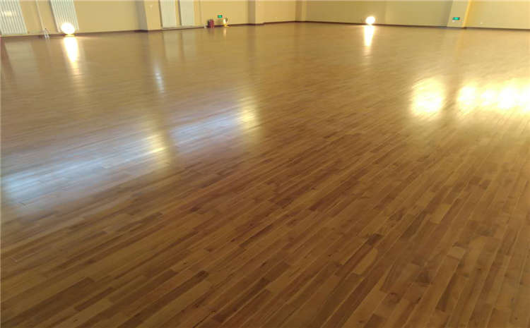 籃球館木地板價(jià)格是多少錢？22厚