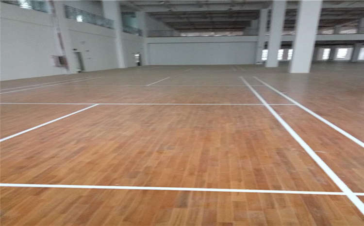 24厚乒乓球館木地板怎么翻新？
