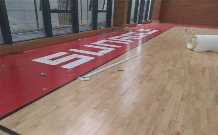 楓木籃球館木地板怎么維修？