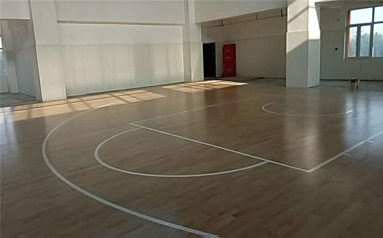 柞木木地板籃球場(chǎng)怎么維修？