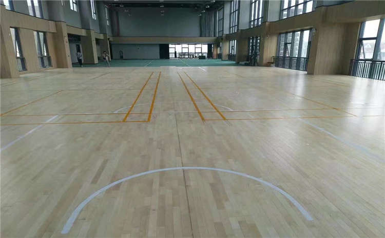 楓木排球館木地板造價是的多少？
