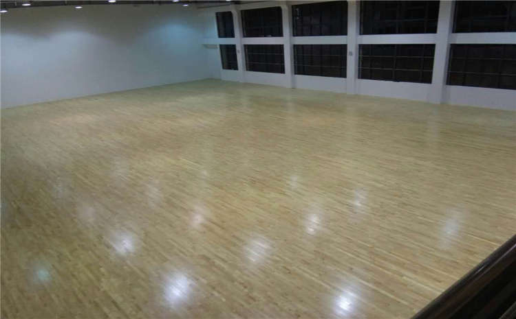 實木運動地板出現是正常現象嗎