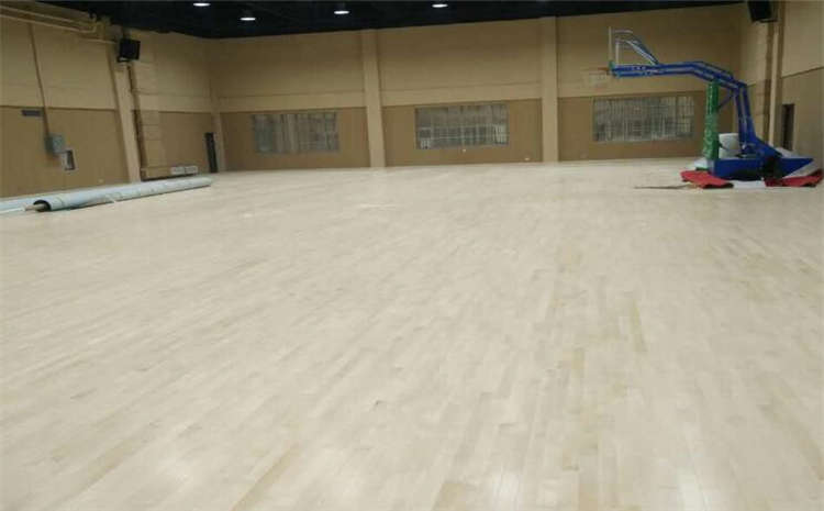 新疆楓樺木實木運動地板施工技術